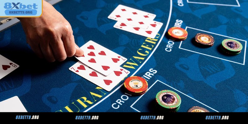 Chiến lược Blackjack chia đôi bài theo dealer
